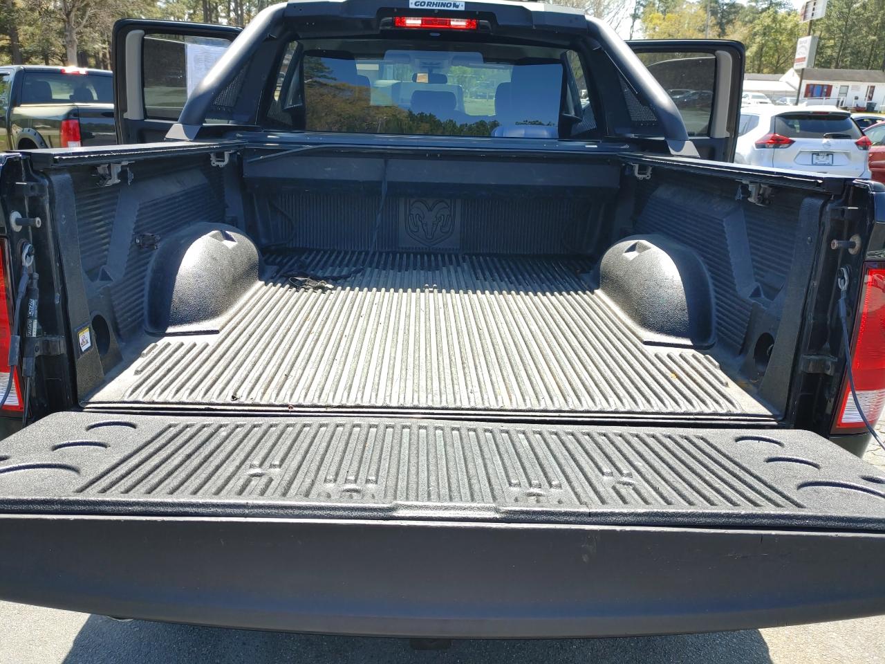 RAM 1500 Express 4x4 Quad Cab 6'4" Box 2017