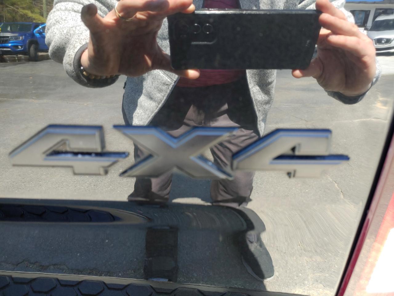 RAM 1500 Express 4x4 Quad Cab 6'4" Box 2017