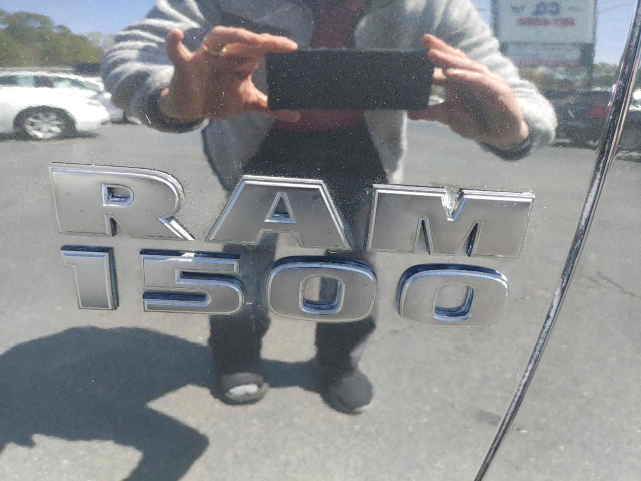 RAM 1500 Express 4x4 Quad Cab 6'4" Box 2017