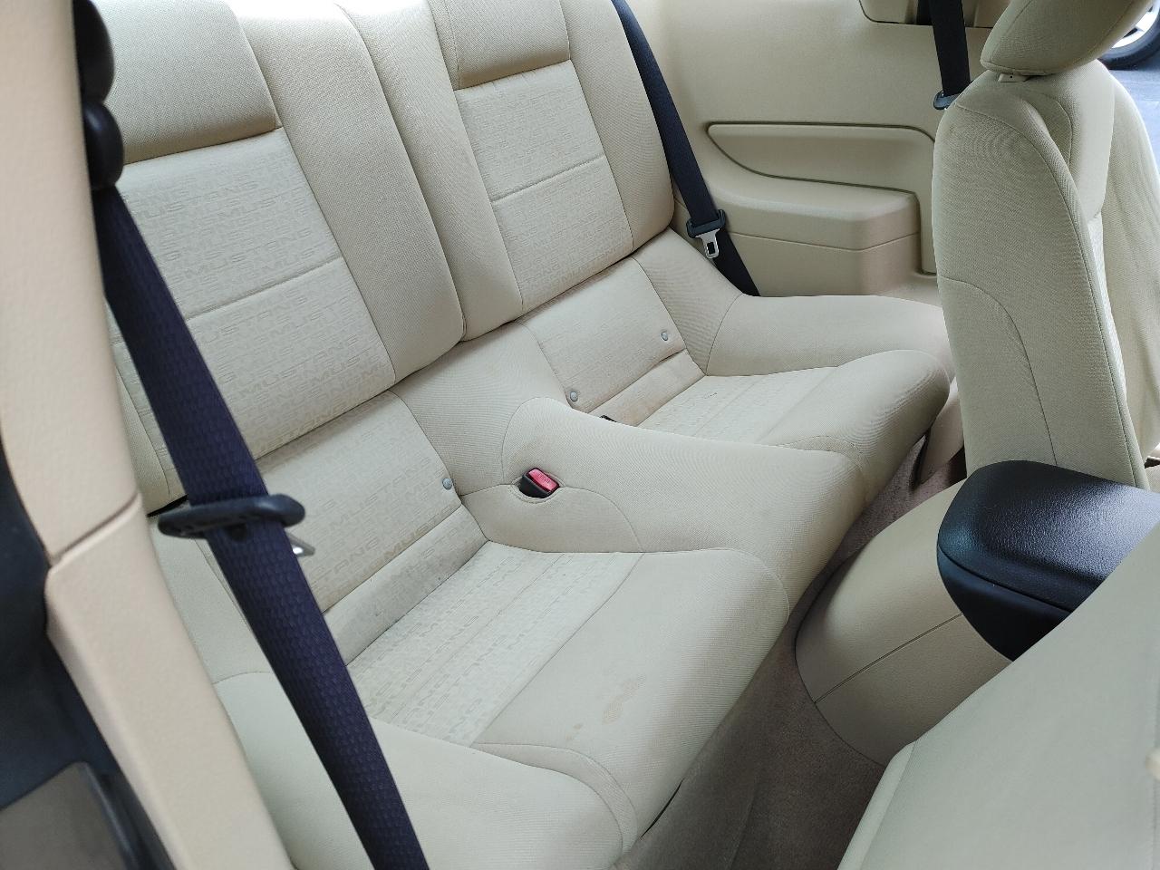 Ford Mustang 2dr Cpe Deluxe 2005