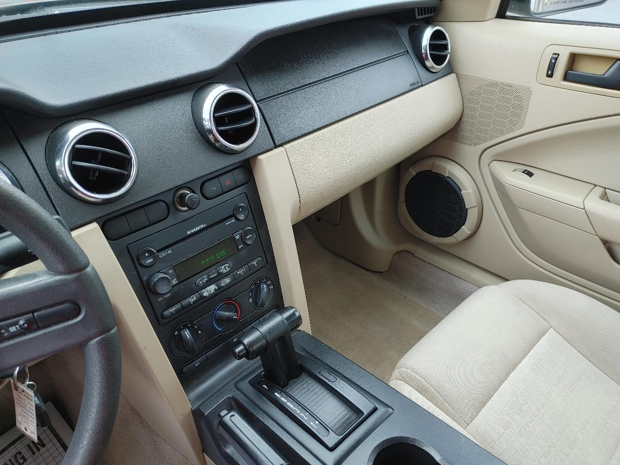 Ford Mustang 2dr Cpe Deluxe 2005