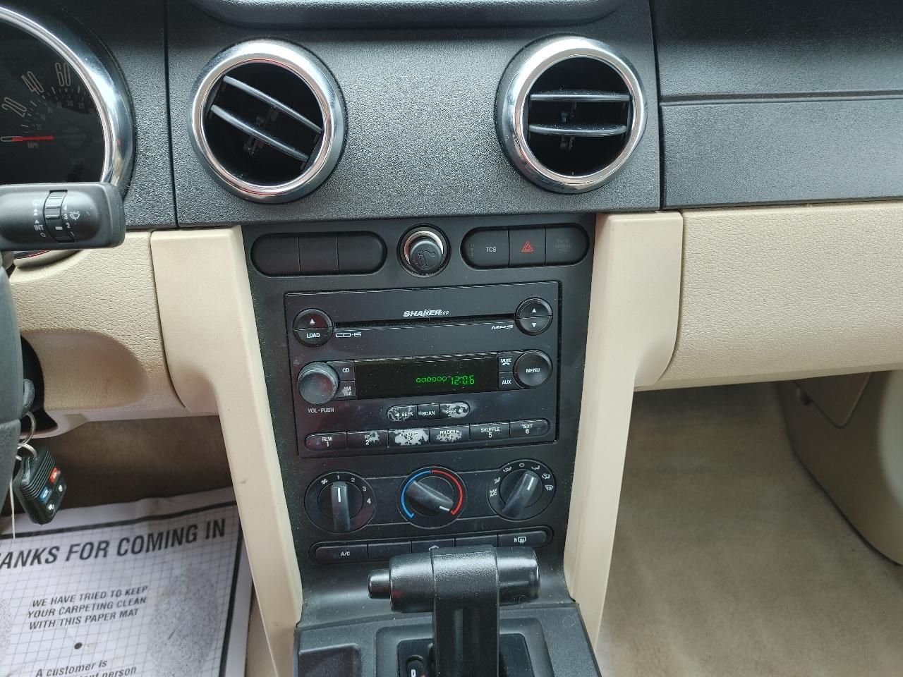 Ford Mustang 2dr Cpe Deluxe 2005