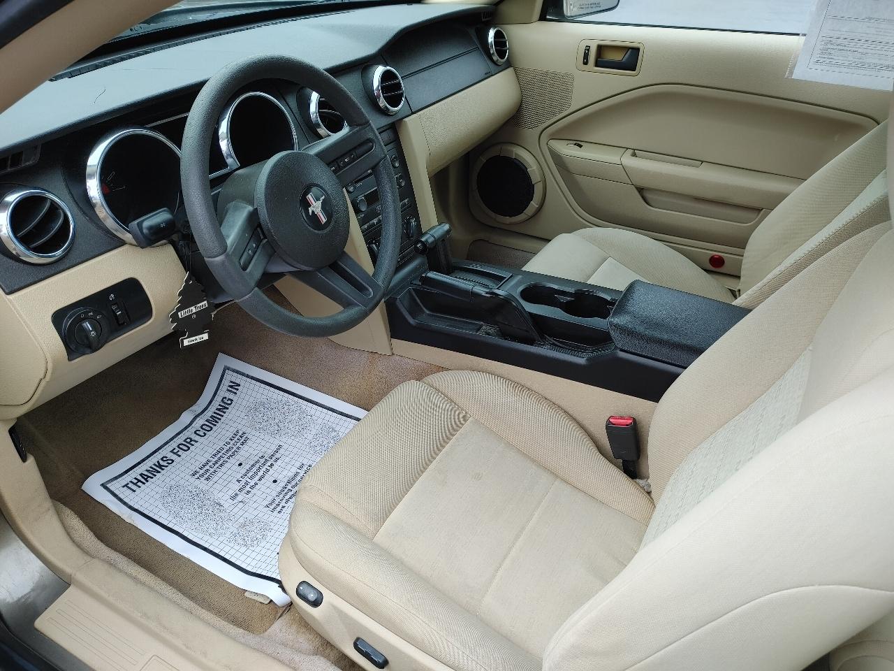 Ford Mustang 2dr Cpe Deluxe 2005