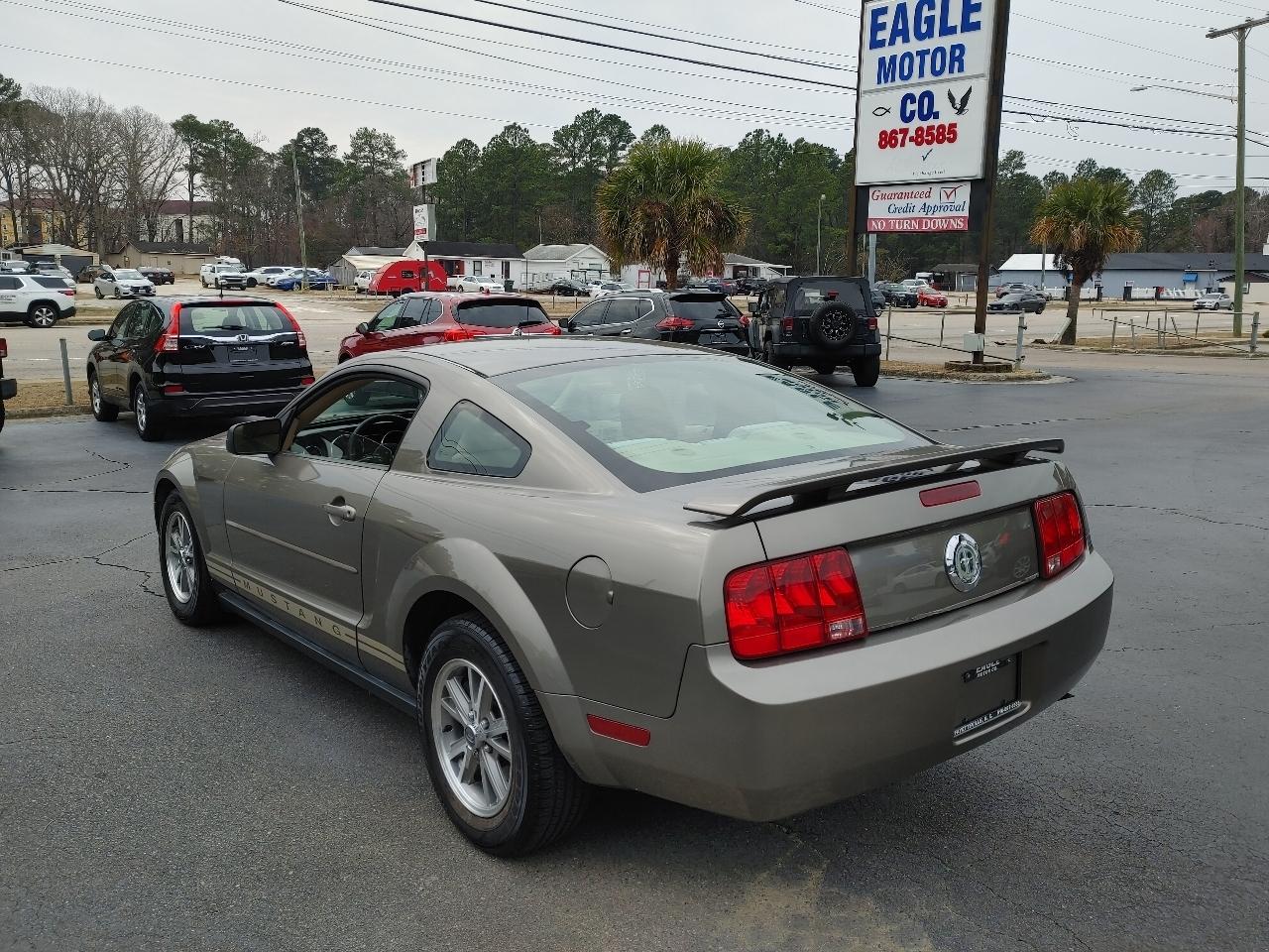 Ford Mustang 2dr Cpe Deluxe 2005