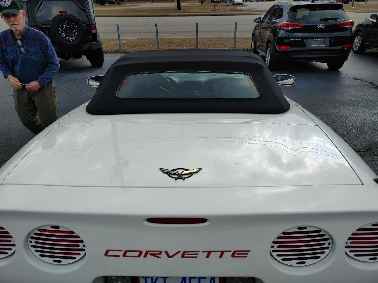 Chevrolet Corvette 2dr Convertible 2002
