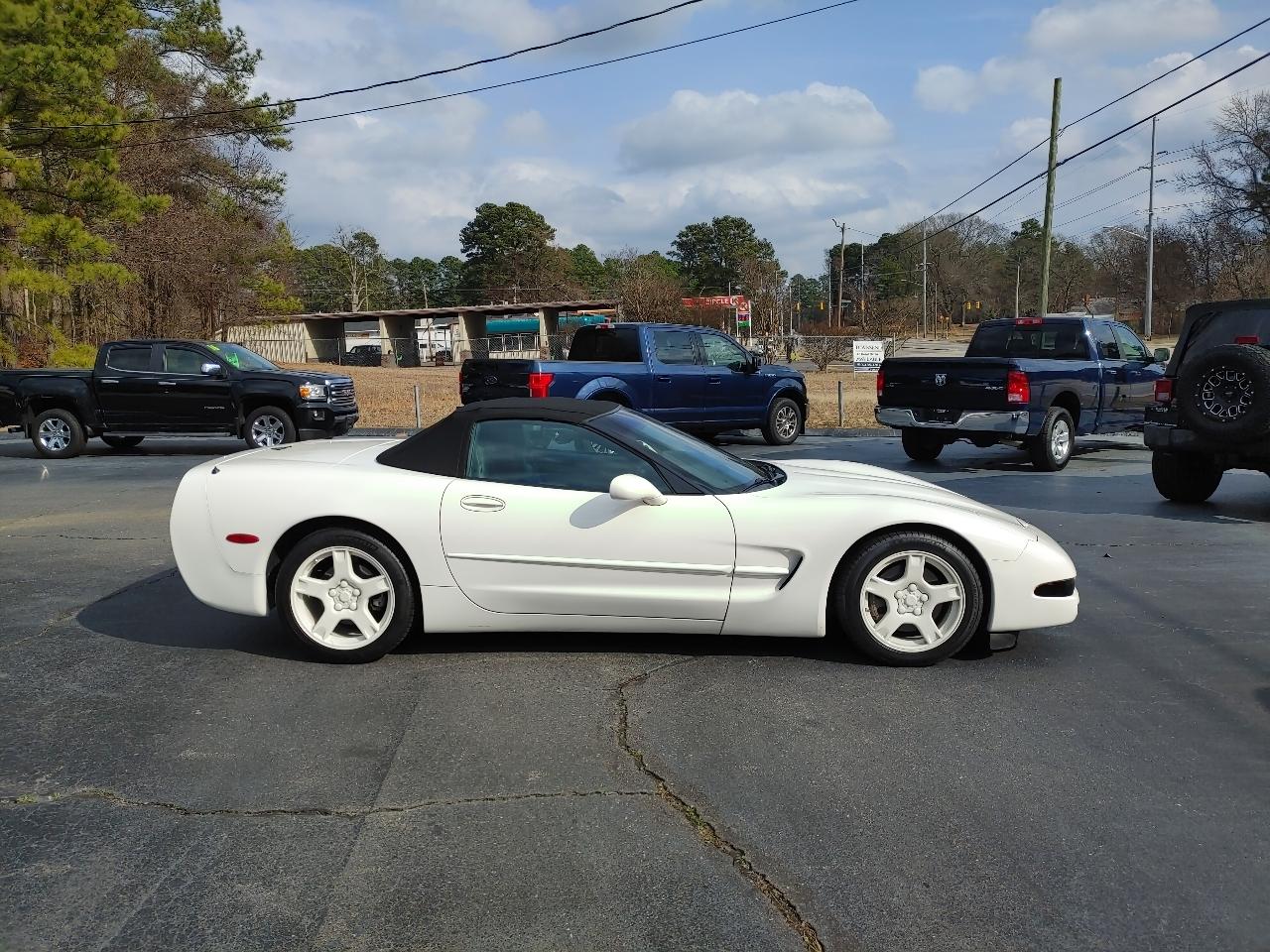 Chevrolet Corvette 2dr Convertible 2002