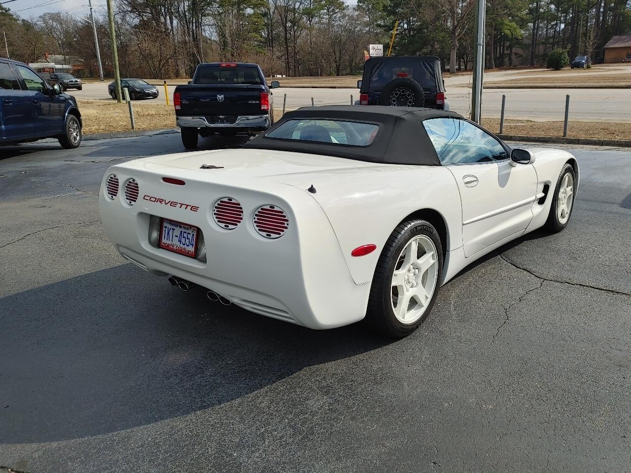 Chevrolet Corvette 2dr Convertible 2002