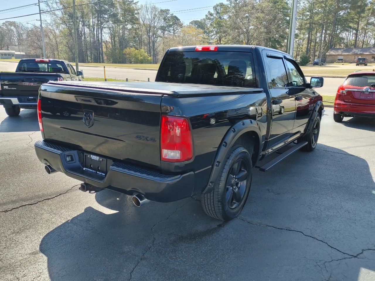 RAM 1500 4WD Crew Cab 140.5" Express 2016
