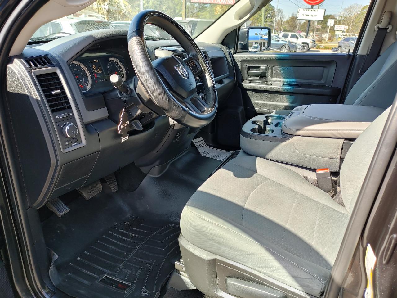 RAM 1500 4WD Crew Cab 140.5" Express 2016