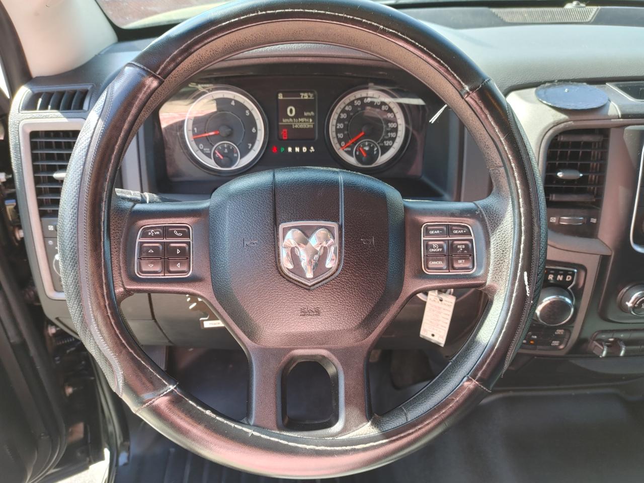 RAM 1500 4WD Crew Cab 140.5" Express 2016