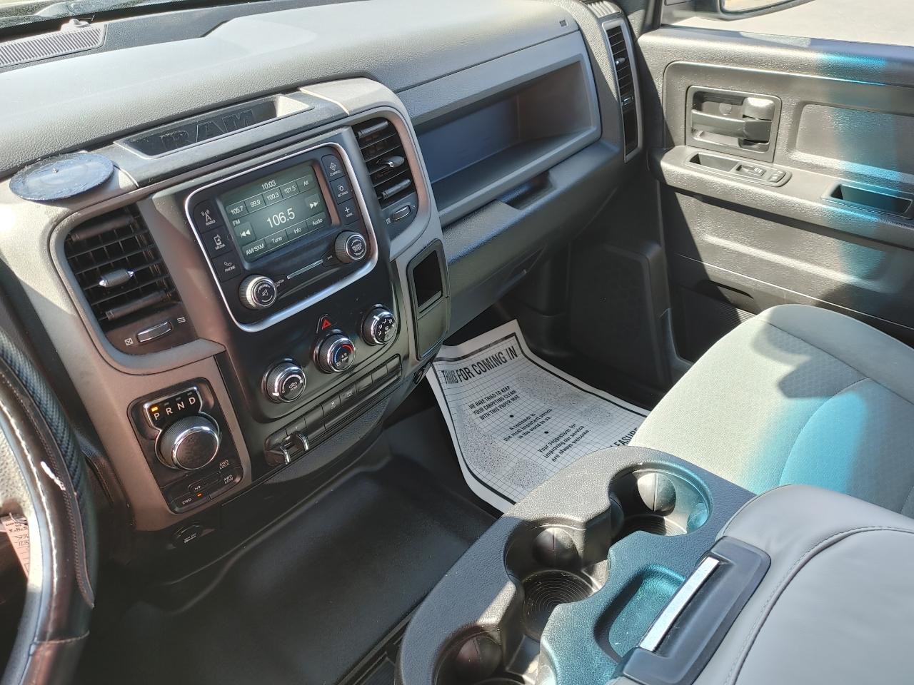 RAM 1500 4WD Crew Cab 140.5" Express 2016