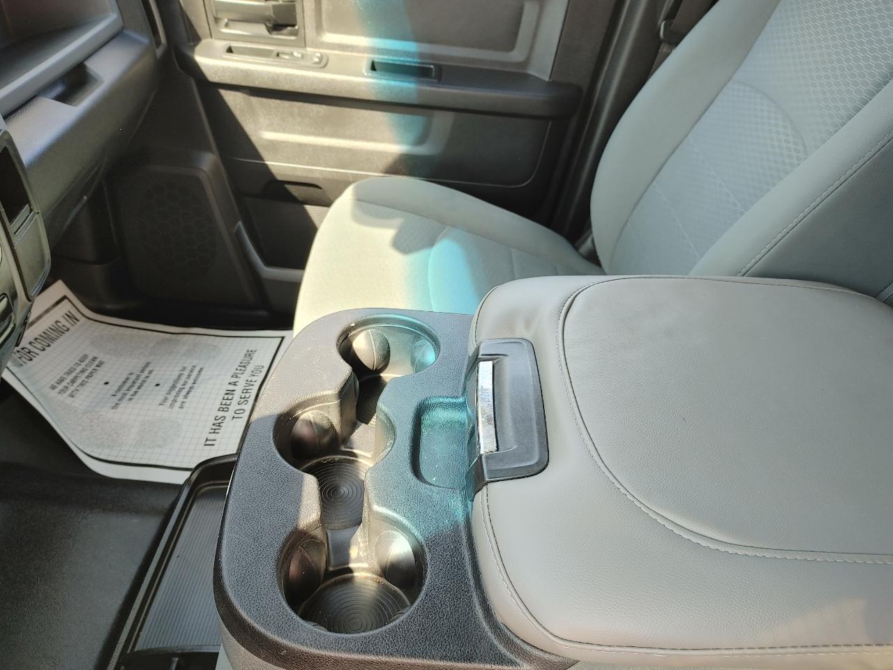 RAM 1500 4WD Crew Cab 140.5" Express 2016