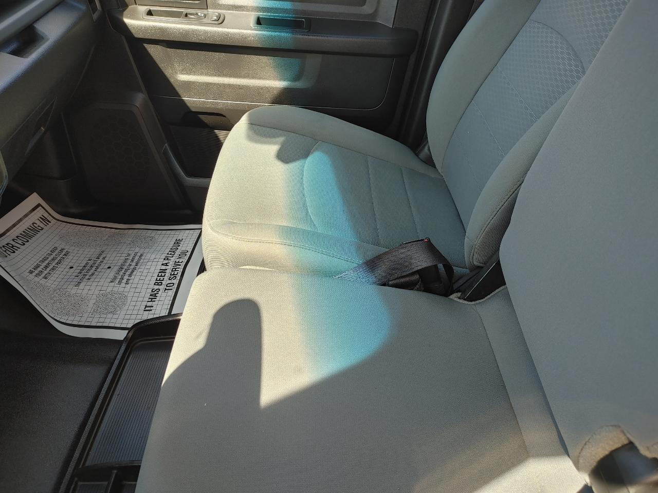 RAM 1500 4WD Crew Cab 140.5" Express 2016