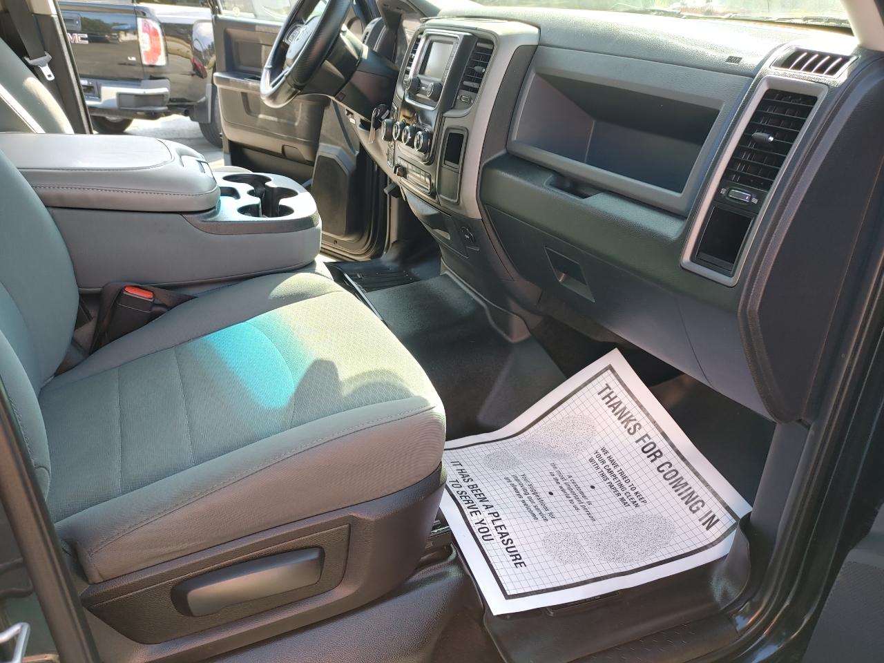 RAM 1500 4WD Crew Cab 140.5" Express 2016