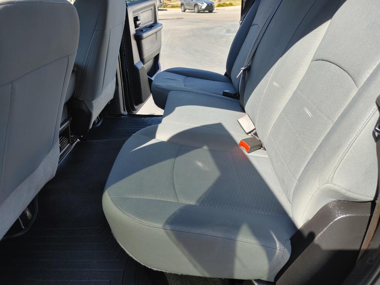 RAM 1500 4WD Crew Cab 140.5" Express 2016