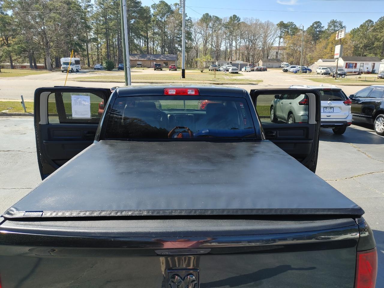 RAM 1500 4WD Crew Cab 140.5" Express 2016