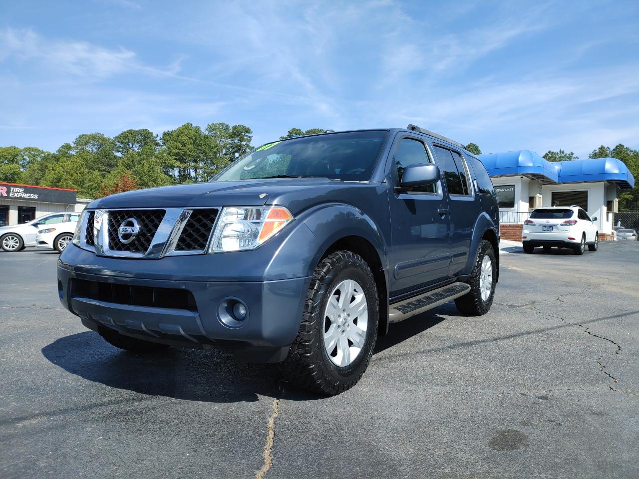 2007 Nissan Pathfinder LE