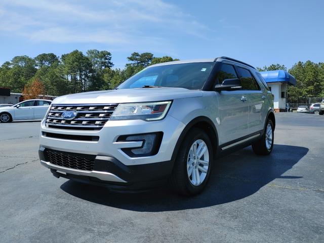 Silver 2017 Ford Explorer XLT SUV / Crossover Front-Wheel Drive Automatic