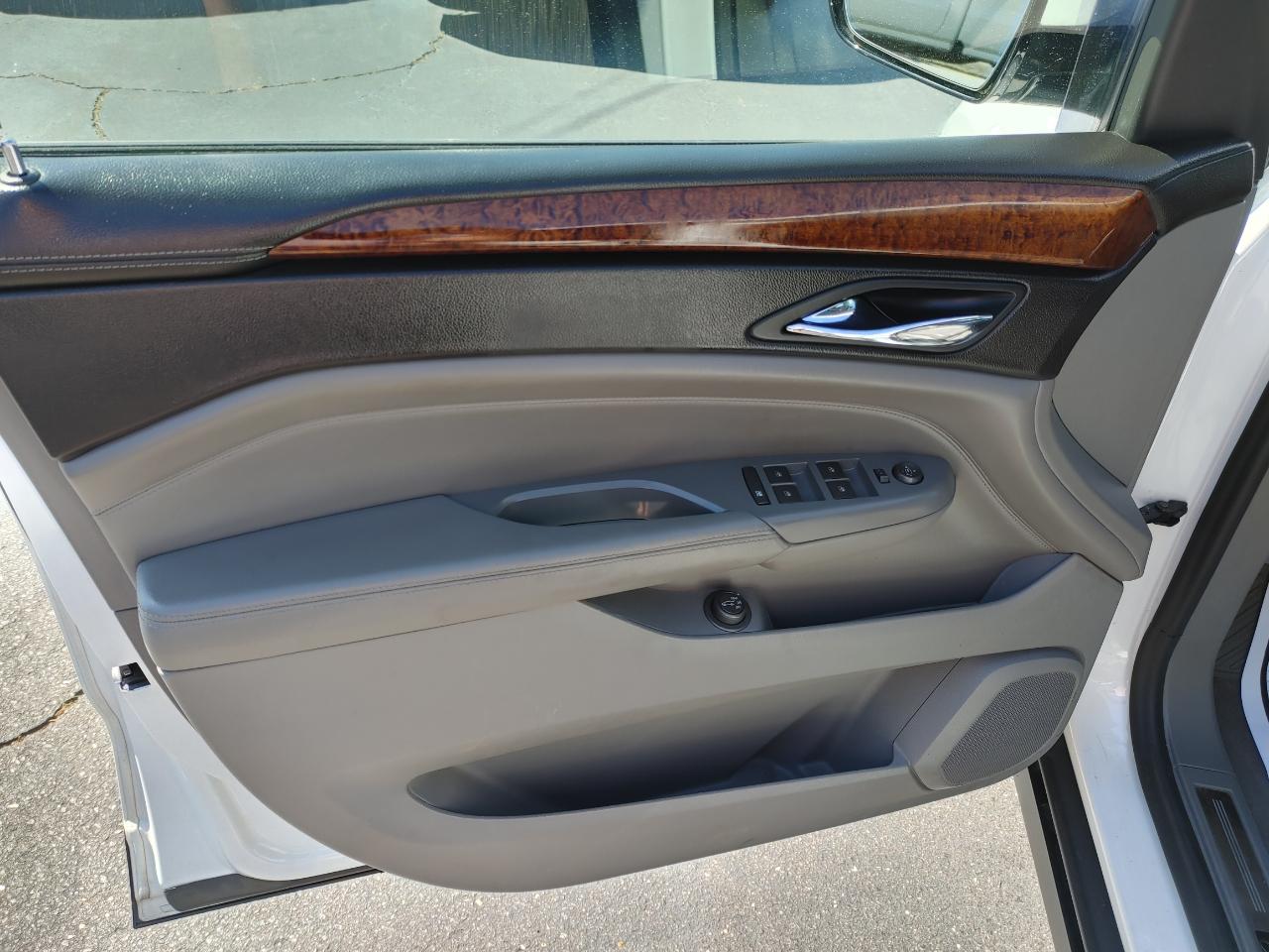 Cadillac SRX Luxury Collection AWD 2011