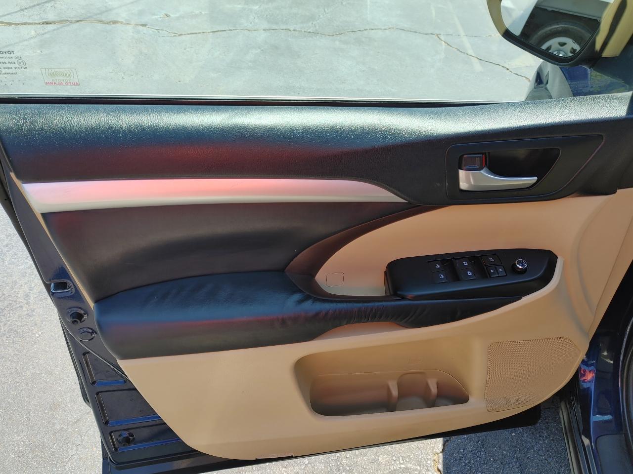 Toyota Highlander XLE FWD V6 2015