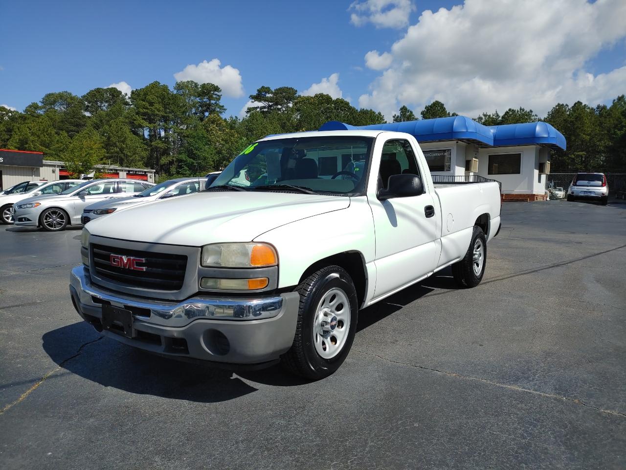 2006 GMC Sierra 1500 Reg Cab 133.0" WB 2WD Work Truck