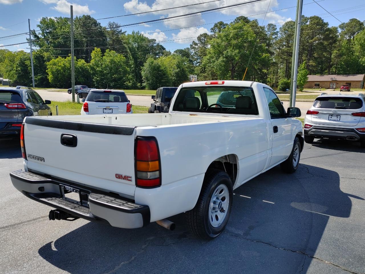 GMC Sierra 1500 Reg Cab 133.0" WB 2WD Work Truck 2006