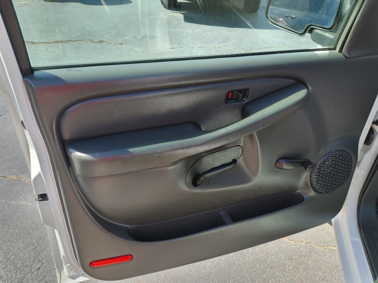 GMC Sierra 1500 Reg Cab 133.0" WB 2WD Work Truck 2006