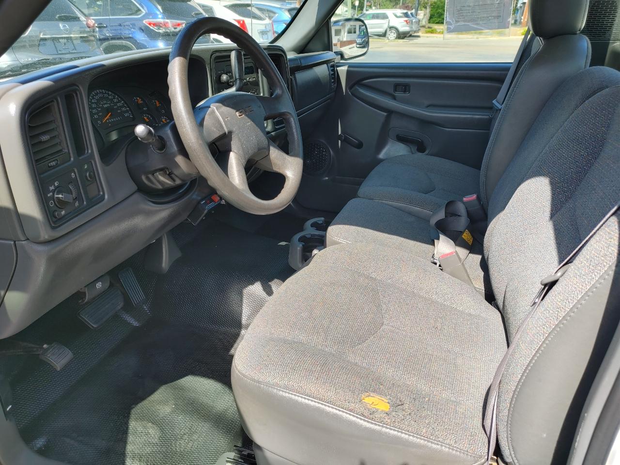 GMC Sierra 1500 Reg Cab 133.0" WB 2WD Work Truck 2006