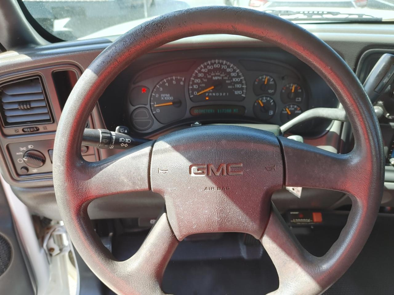GMC Sierra 1500 Reg Cab 133.0" WB 2WD Work Truck 2006