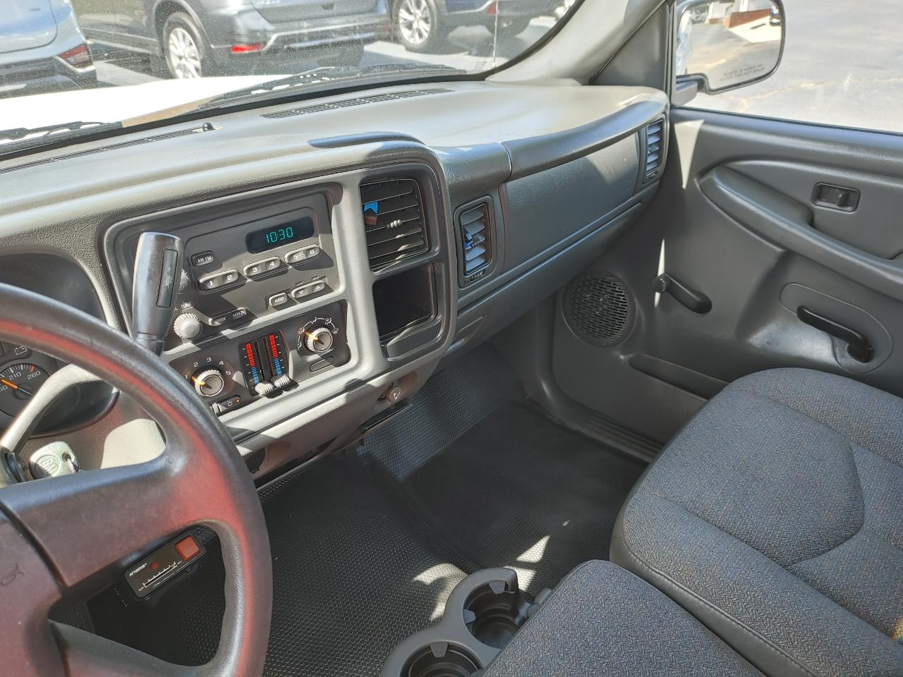 GMC Sierra 1500 Reg Cab 133.0" WB 2WD Work Truck 2006