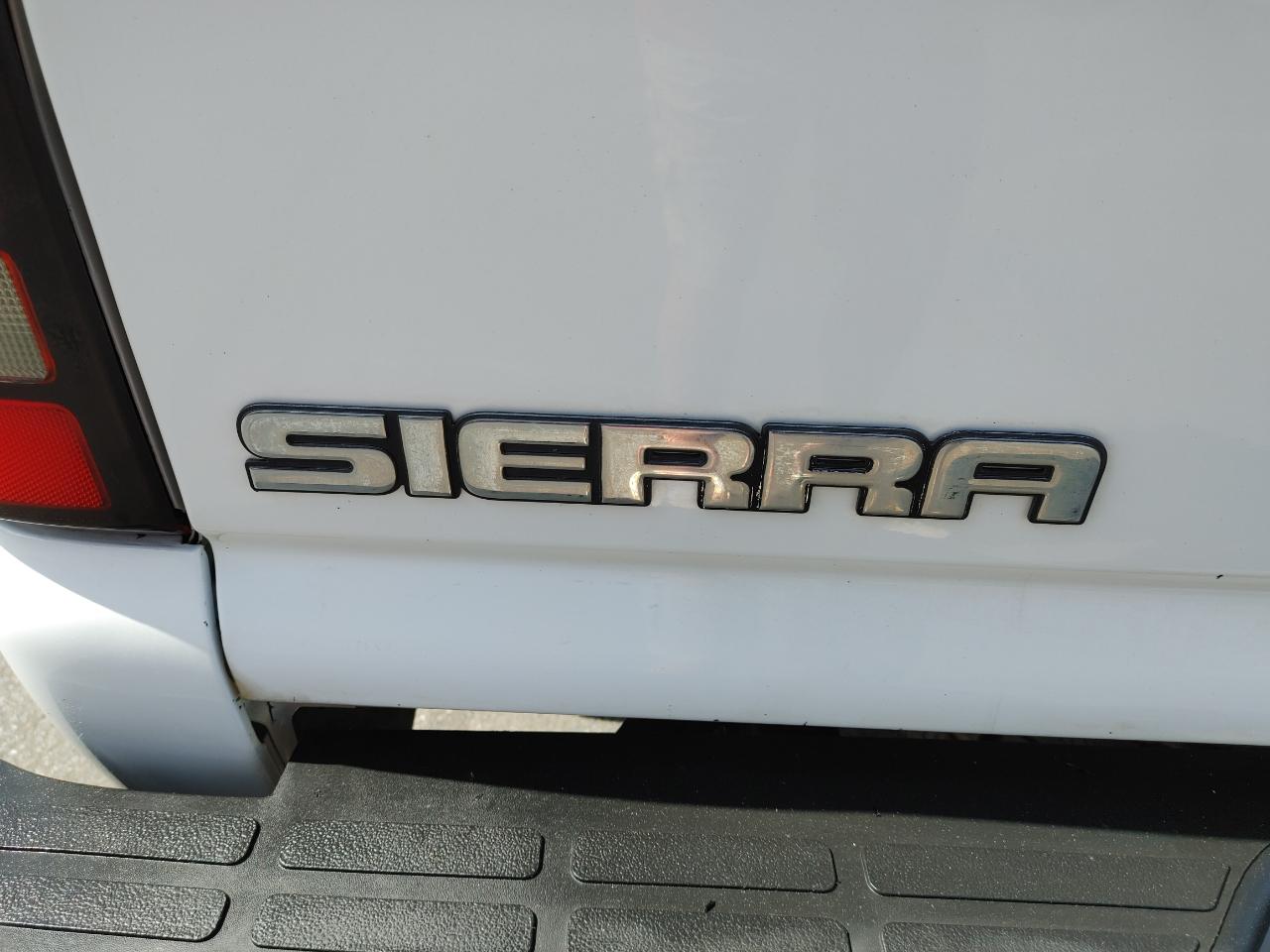 GMC Sierra 1500 Reg Cab 133.0" WB 2WD Work Truck 2006