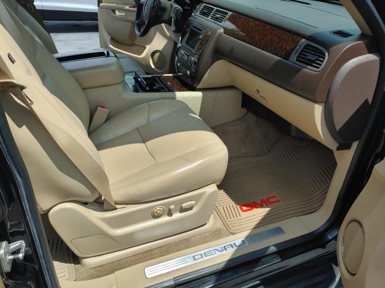GMC Yukon Denali 2010