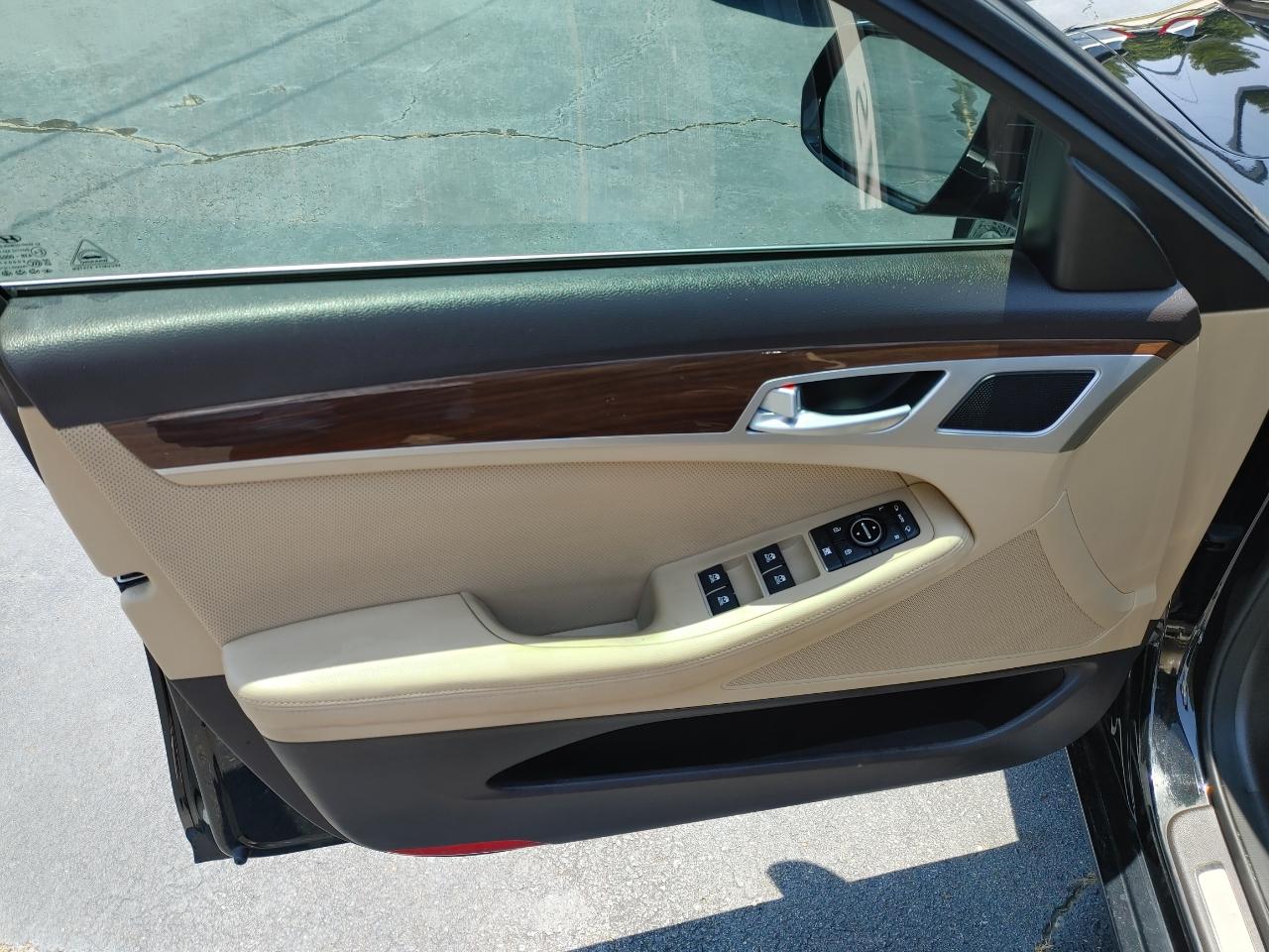 Hyundai Genesis 3.8L V6 4D Sedan 2015