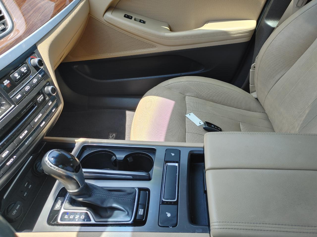 Hyundai Genesis 3.8L V6 4D Sedan 2015