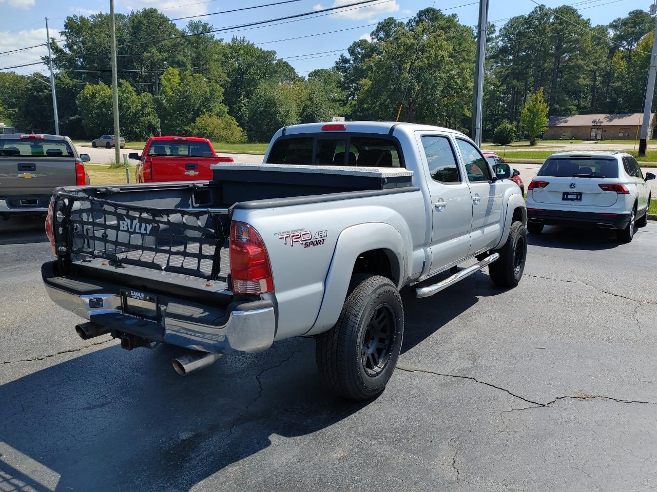 Toyota Tacoma photo 4