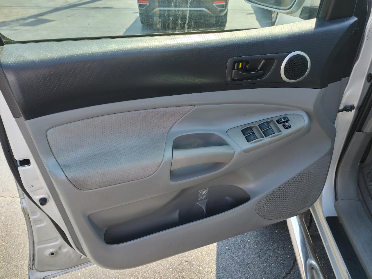 Toyota Tacoma photo 8