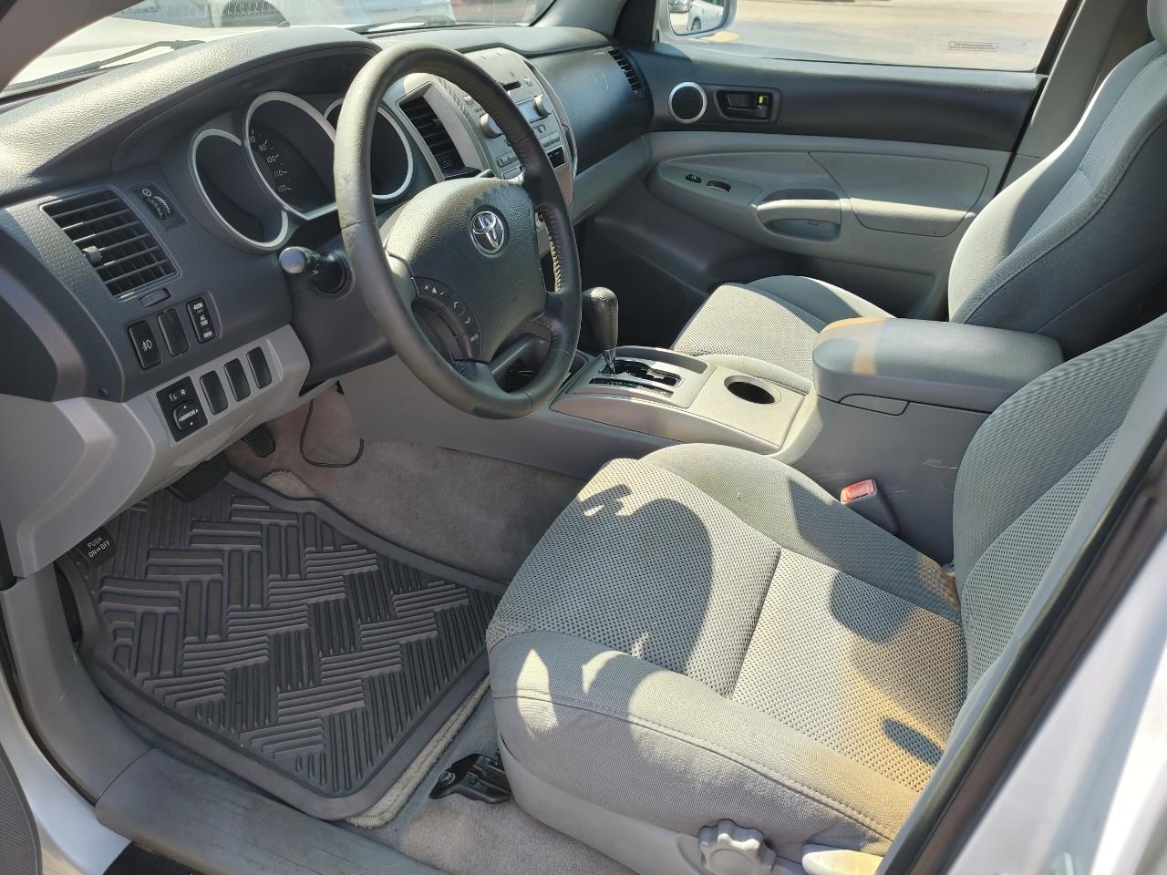 Toyota Tacoma photo 9