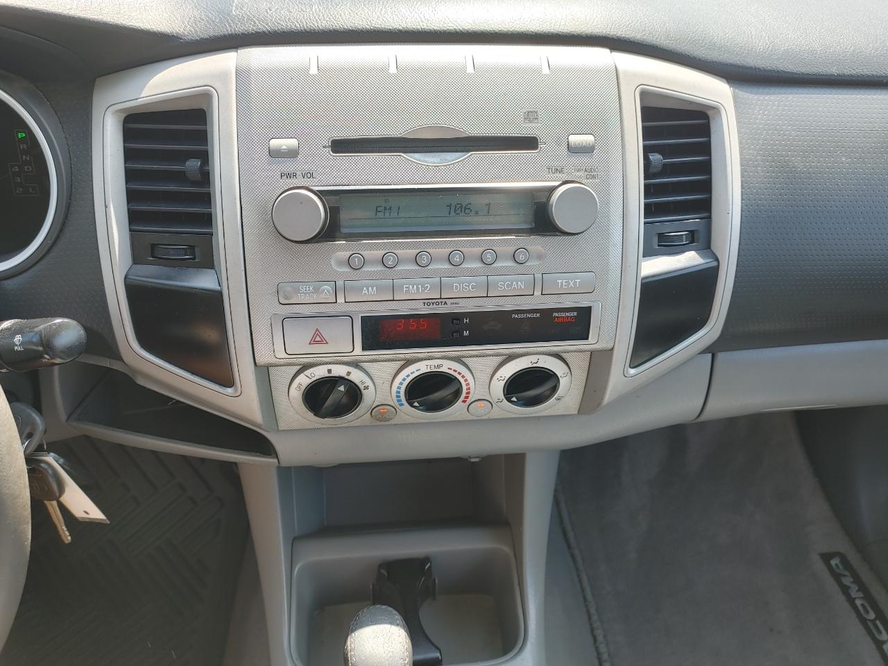Toyota Tacoma photo 11