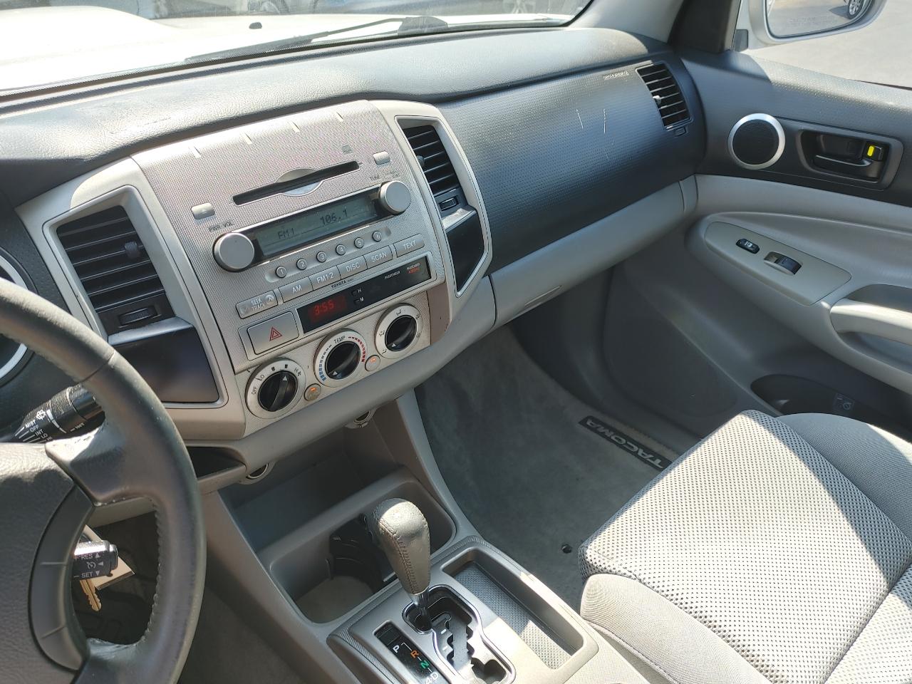 Toyota Tacoma photo 12