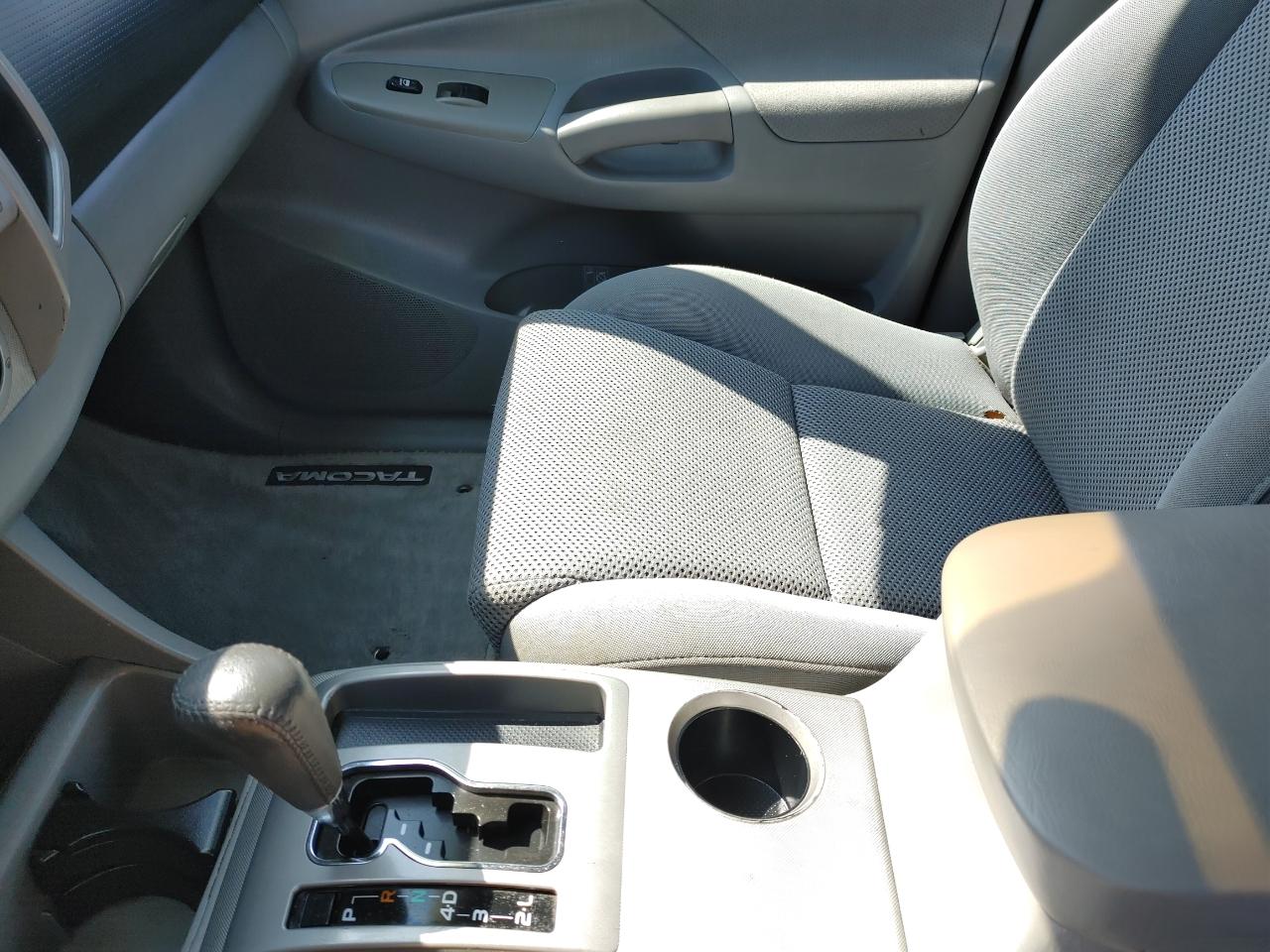 Toyota Tacoma photo 13