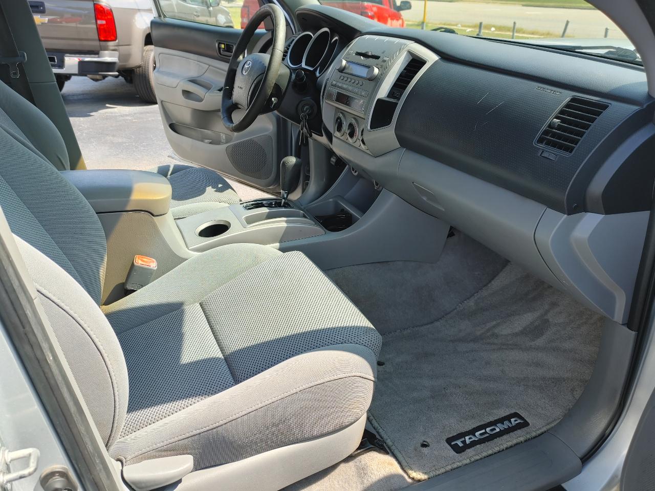 Toyota Tacoma photo 15