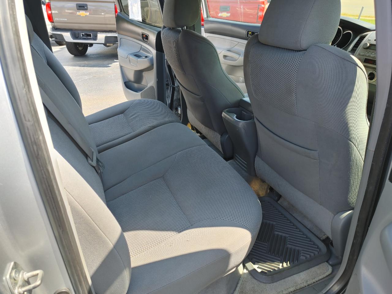 Toyota Tacoma photo 16