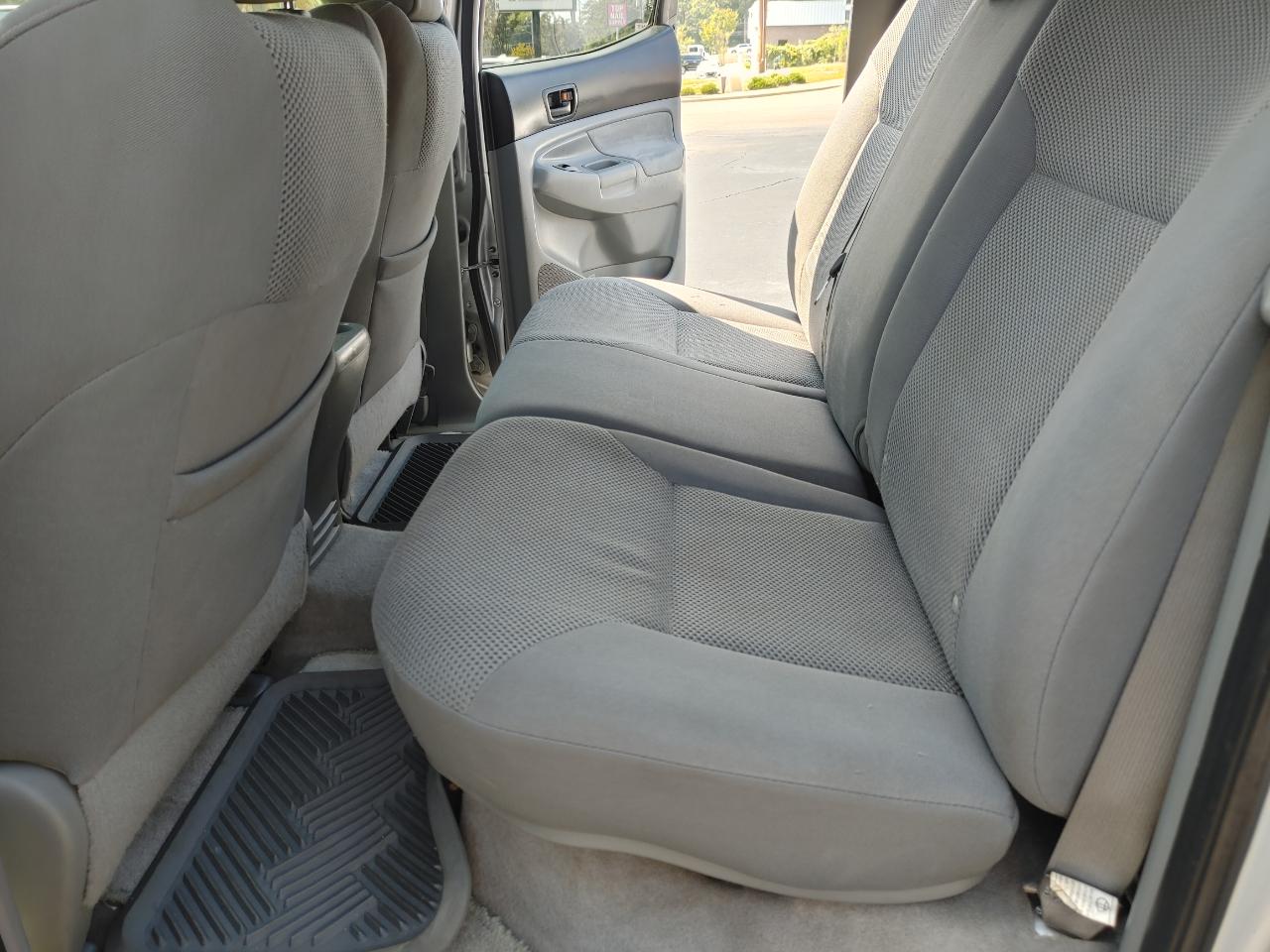 Toyota Tacoma photo 17