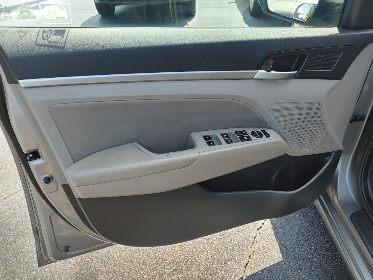 Hyundai Elantra SEL 2019
