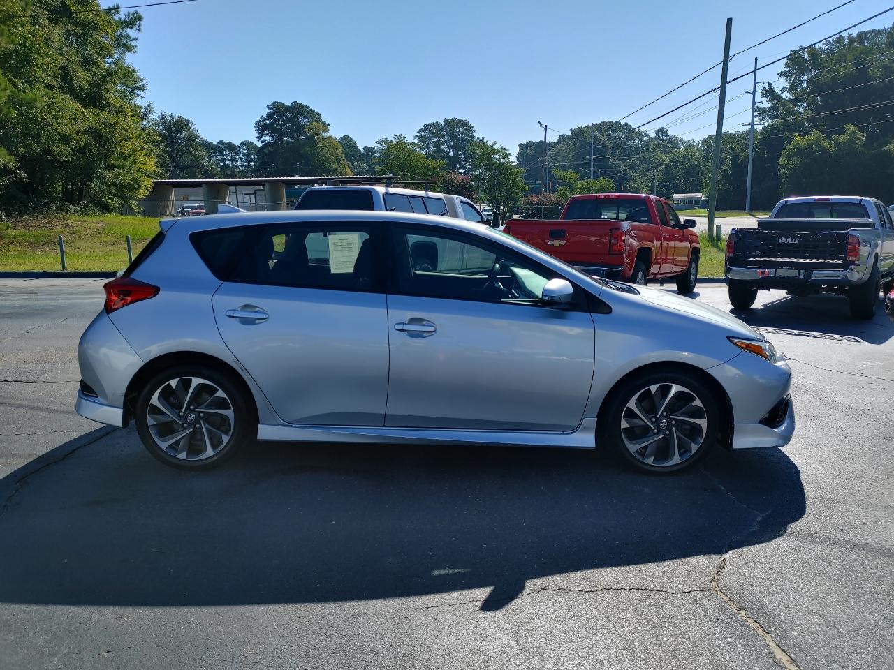 Scion iM 4D Hatchback 2016
