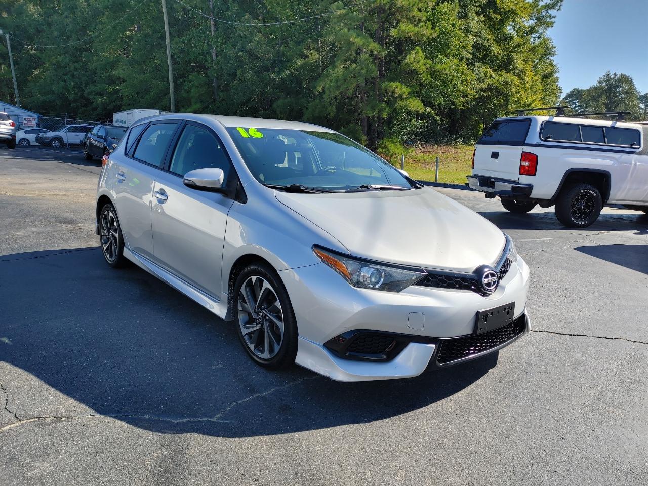 Scion iM 4D Hatchback 2016