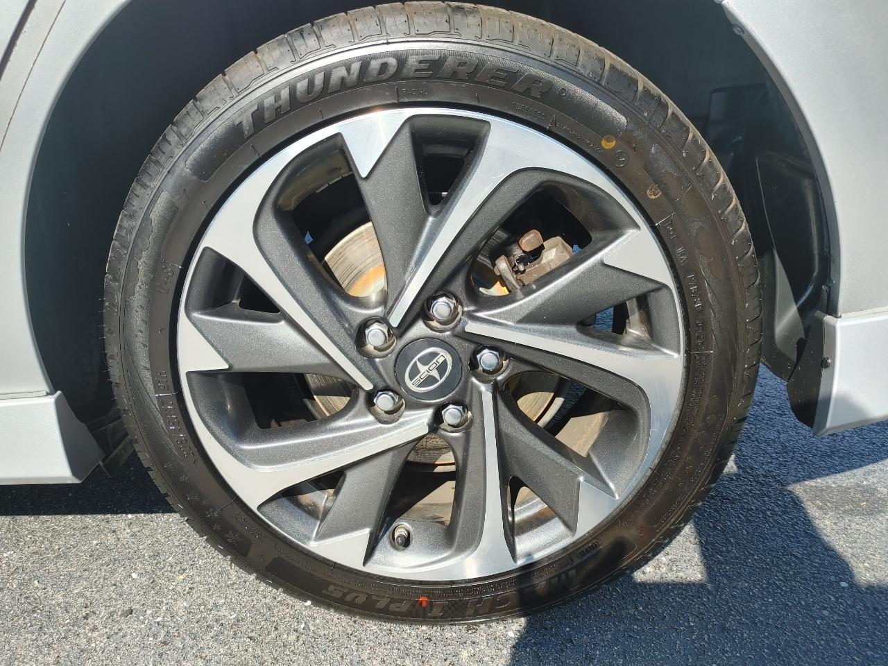 Scion iM 4D Hatchback 2016