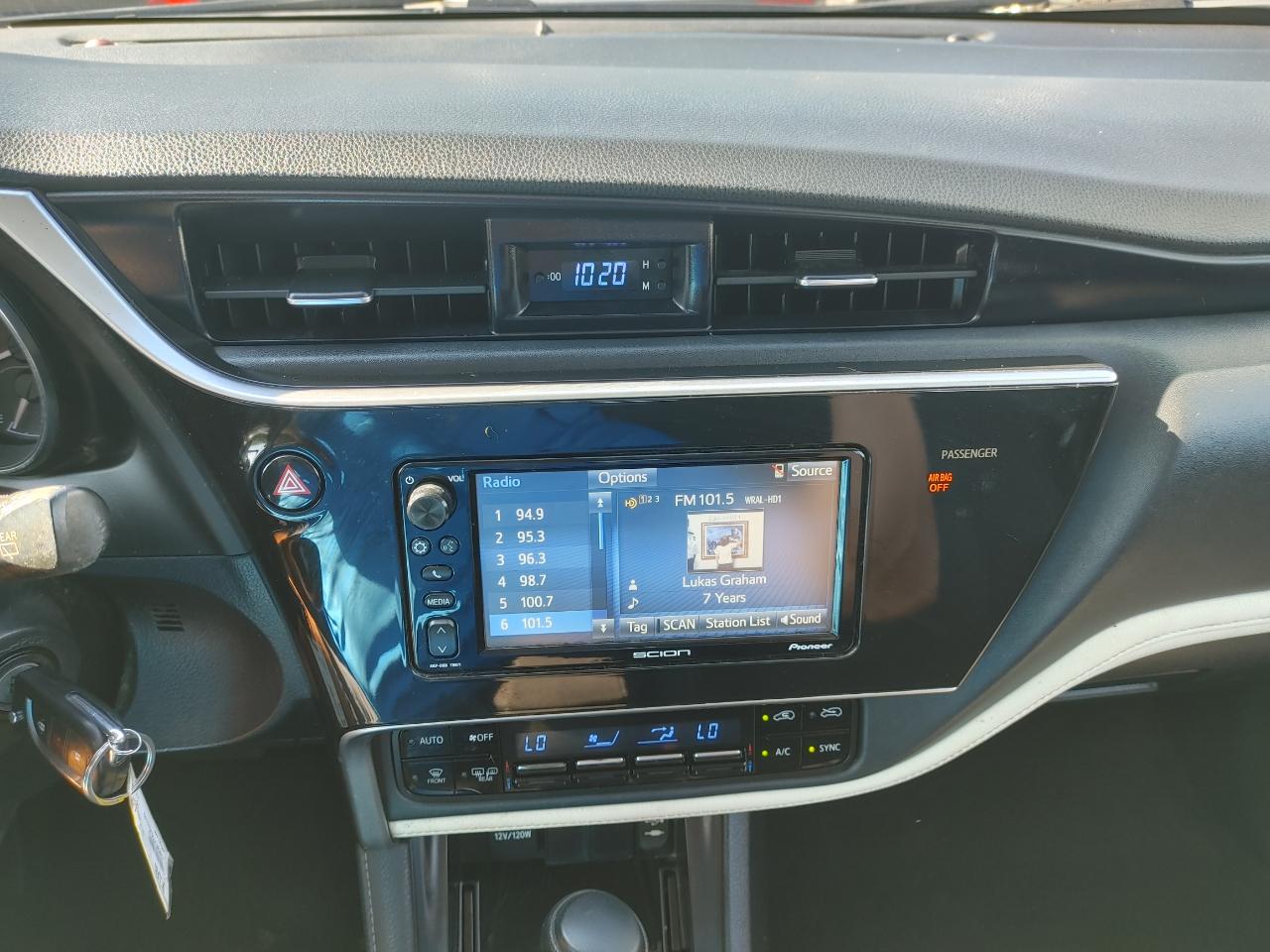 Scion iM 4D Hatchback 2016