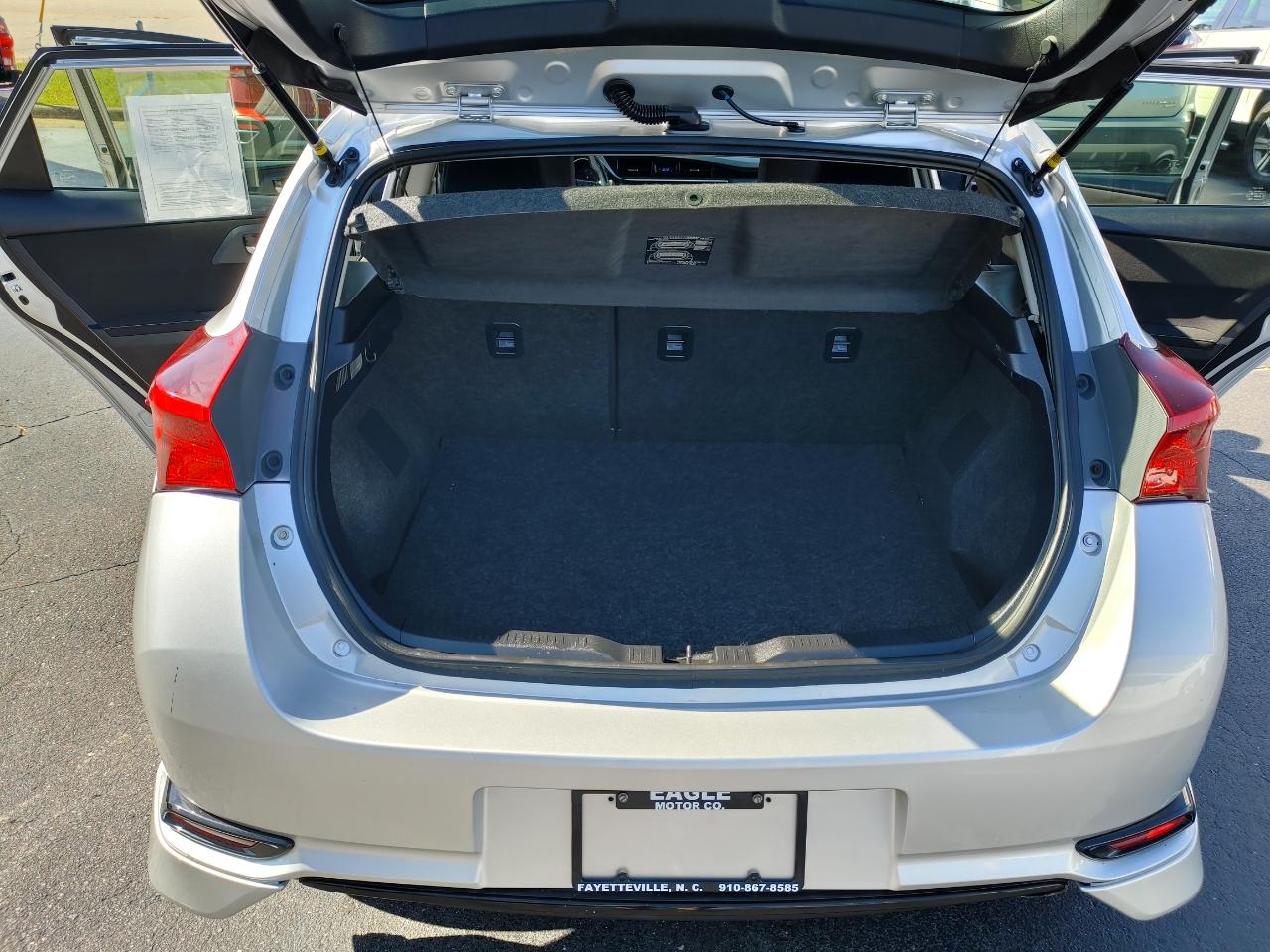 Scion iM 4D Hatchback 2016
