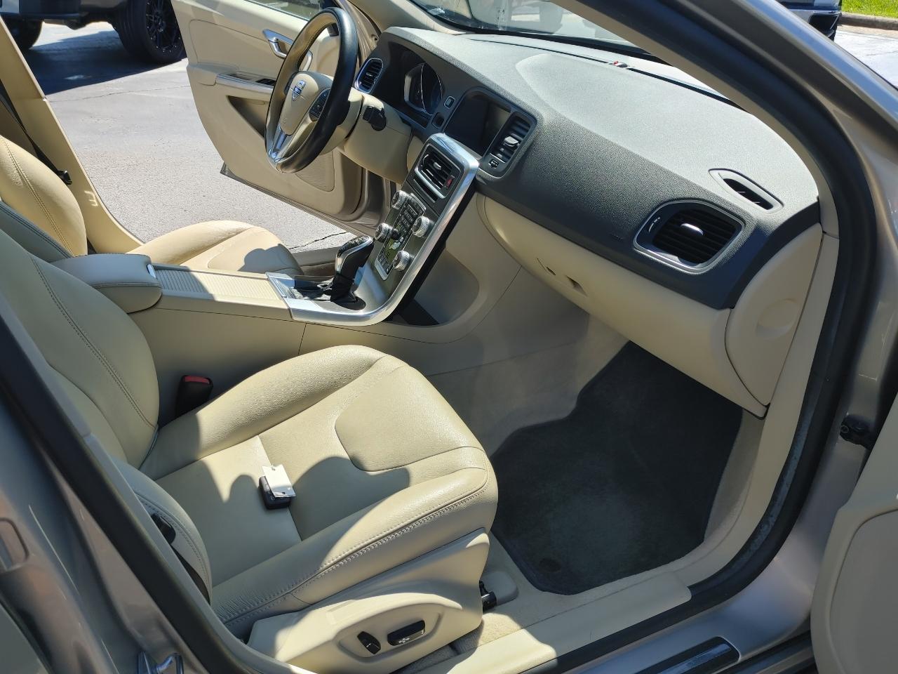 Volvo S60 2015.5 4dr Sdn T5 Drive-E Premier FWD 2015